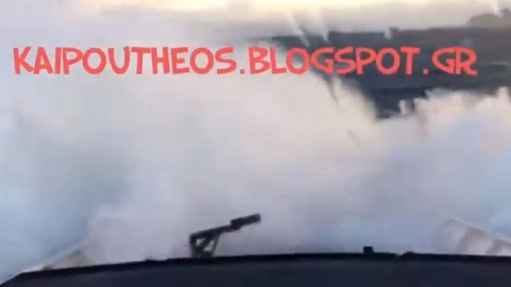 Στιγμές που σοκάρουν: Πελώρια μανιασμένα κύματα «σκεπάζουν» το πλοίο Άρτεμις στο Αιγαίο